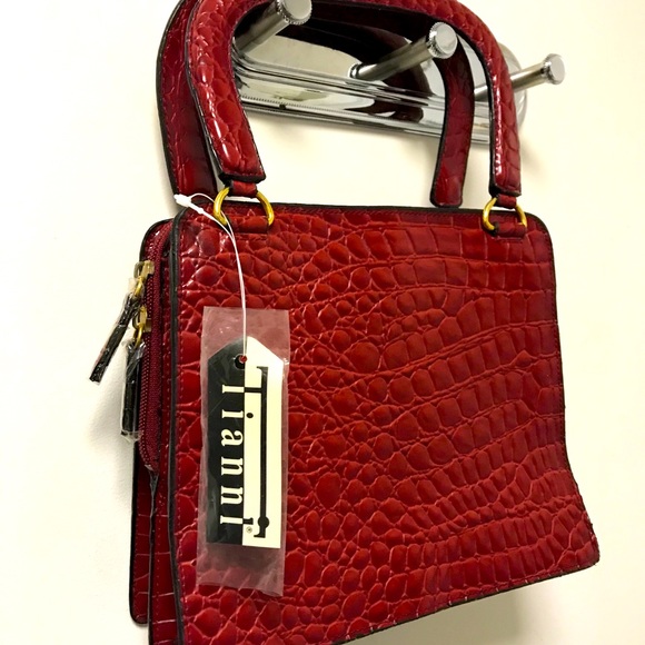 Gorgeous Brilliant Red Snake Skin Bag! - Picture 5 of 10
